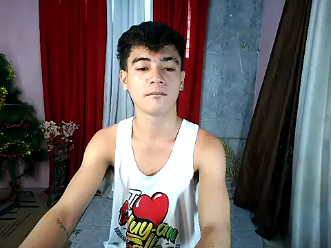 Snapshot of boy_raphael chatting on October 15, 4:12 am boy raphael online show from October 15, 4:12 am