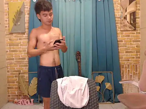 Snapshot of boy_raphael chatting on November 1, 9:55 am boy raphael online show from November 1, 9:55 am