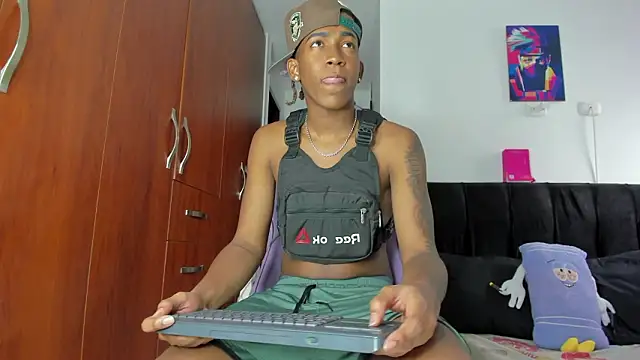 Snapshot of latin_kay1 chatting on February 11, 9:09 pm latin kay1 online show from February 11, 9:09 pm