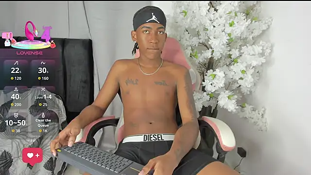 Snapshot of latin_kay1 chatting on March 20, 10:14 pm latin kay1 online show from March 20, 10:14 pm