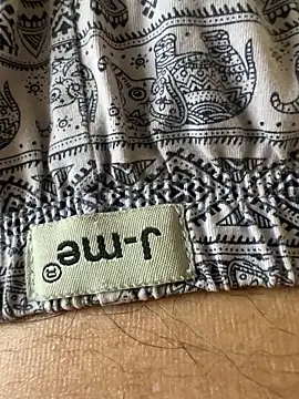 Snapshot of hummingbirds1612 chatting on February 22, 4:46 am hummingbirds1612 online show from February 22, 4:46 am