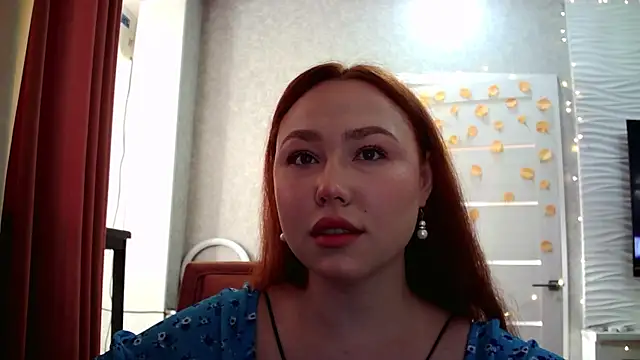 Snapshot of LolaMint_ chatting on October 20, 10:05 am LolaMint online show from October 20, 10:05 am