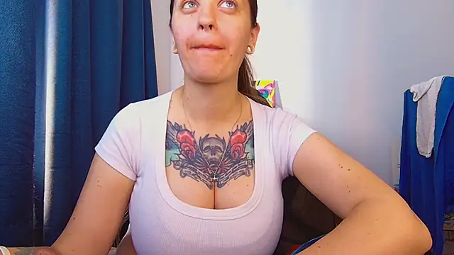Snapshot of Ann_mikela chatting on June 28, 1:28 pm Ann mikela online show from June 28, 1:28 pm