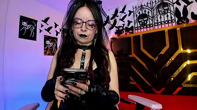 Evangelinejoness  online show from October 31, 11:55 am