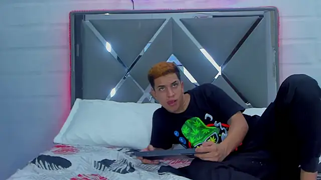 Innocent Room1 online show from October 16, 7:15 pm