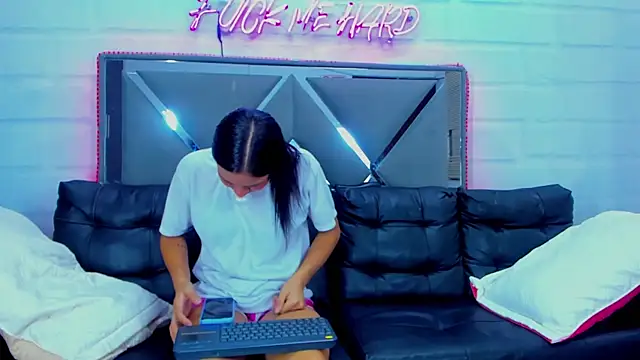 Innocent Room1 online show from November 2, 7:27 pm