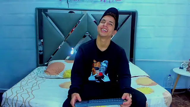 Innocent Room1 online show from November 7, 6:41 pm