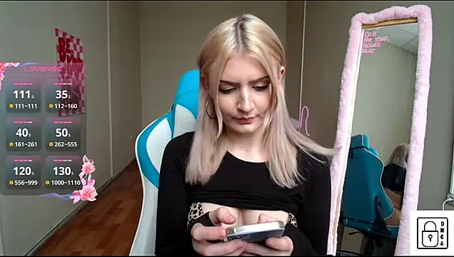 Snapshot of LizzyCumm chatting on February 16, 11:17 am LizzyCumm online show from February 16, 11:17 am