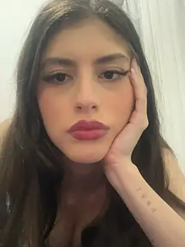 Snapshot of AlessiaLuxx chatting on April 27, 11:25 pm AlessiaLuxx online show from April 27, 11:25 pm