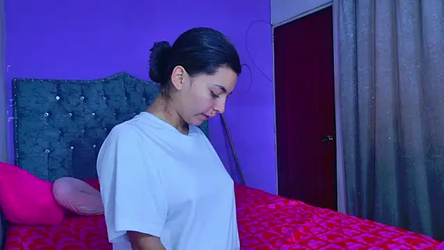 Liisaa Kiss online show from March 1, 7:05 pm