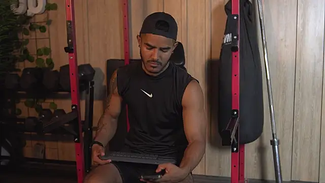 Snapshot of Reik_Vonn chatting on October 15, 12:16 pm Reik Vonn online show from October 15, 12:16 pm