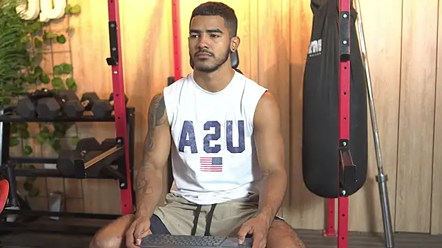 Snapshot of Reik_Vonn chatting on October 20, 12:05 pm Reik Vonn online show from October 20, 12:05 pm