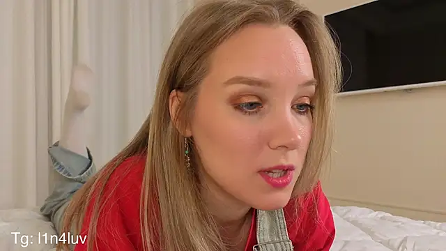 AIicaparkerc online show from October 22, 9:14 pm