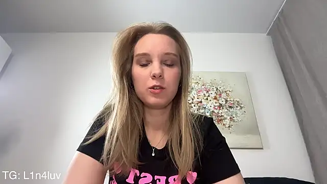 AIicaparkerc online show from March 14, 5:07 pm