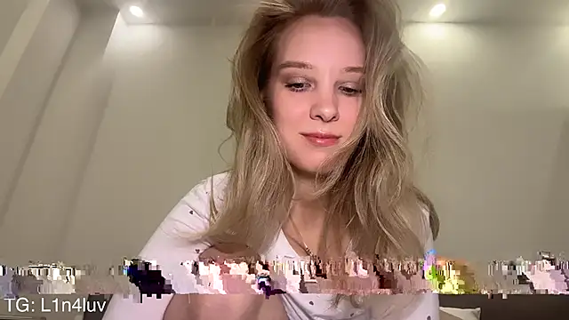 AIicaparkerc online show from April 24, 8:33 pm