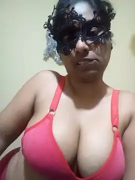 Expose Queen online show from January 10, 4:53 pm