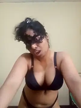 Expose Queen online show from March 3, 6:41 am