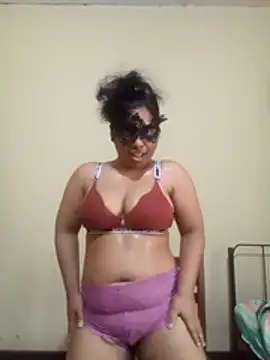 Expose Queen online show from March 14, 6:19 am