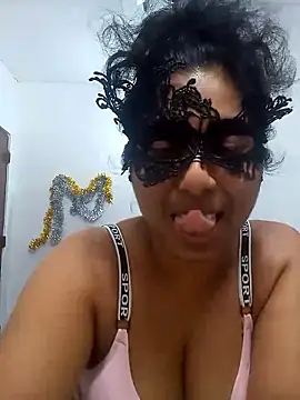 Snapshot of Expose_Queen chatting on June 6, 8:13 pm Expose Queen online show from June 6, 8:13 pm