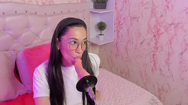 GabbiePrice online show from November 18, 3:38 pm