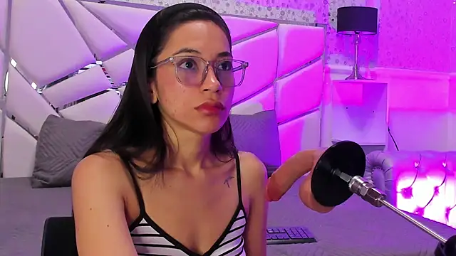 GabbiePrice online show from February 26, 11:31 am