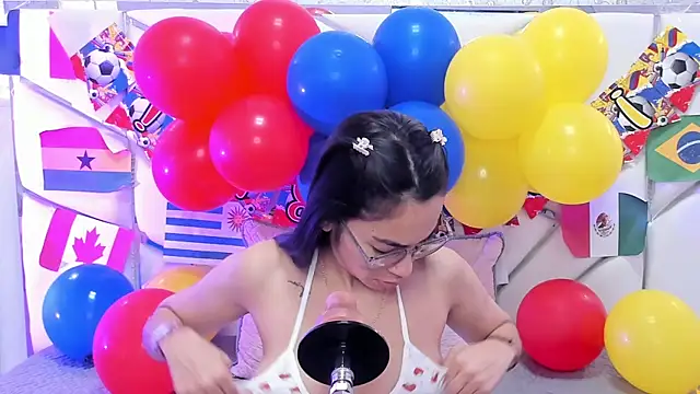Snapshot of GabbiePrice chatting on June 27, 11:37 am GabbiePrice online show from June 27, 11:37 am
