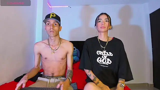 DerryAndIzzy online show from February 5, 12:04 am