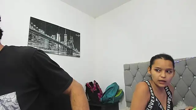 Snapshot of Sofi_And_Santy chatting on February 1, 1:15 am Sofi And Santy online show from February 1, 1:15 am