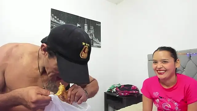 Snapshot of Sofi_And_Santy chatting on February 3, 12:20 am Sofi And Santy online show from February 3, 12:20 am