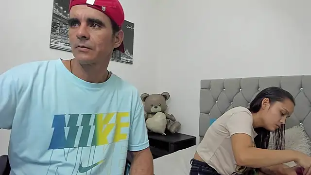 Snapshot of Sofi_And_Santy chatting on February 19, 12:39 am Sofi And Santy online show from February 19, 12:39 am