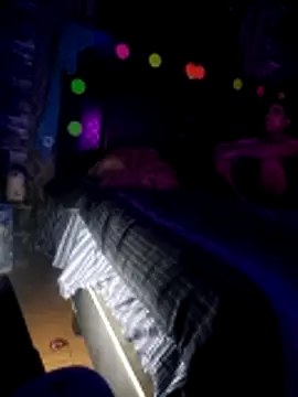 Snapshot of Kike8090 chatting on February 12, 11:05 am Kike8090 online show from February 12, 11:05 am