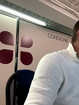 Snapshot of AlexGogo23 chatting on October 31, 8:48 am AlexGogo23 online show from October 31, 8:48 am