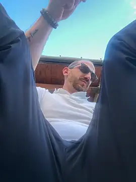 AlexGogo23 online show from April 18, 1:37 pm