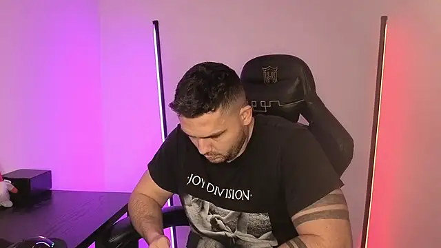 Danielbateson online show from January 14, 1:17 pm