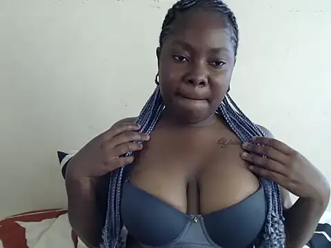 Snapshot of Yolaqueen04 chatting on October 14, 5:52 am Yolaqueen04 online show from October 14, 5:52 am