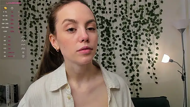 sweet and flirt online show from October 18, 7:09 am