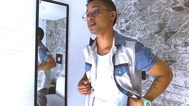 Snapshot of Jayden_Morris chatting on February 10, 7:40 pm Jayden Morris online show from February 10, 7:40 pm