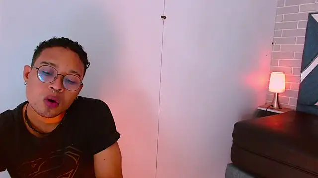 Snapshot of Jayden_Morris chatting on February 13, 7:32 pm Jayden Morris online show from February 13, 7:32 pm