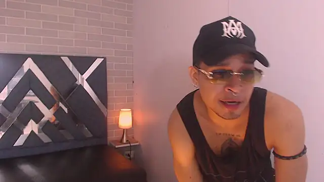 Snapshot of Jayden_Morris chatting on February 20, 7:03 pm Jayden Morris online show from February 20, 7:03 pm