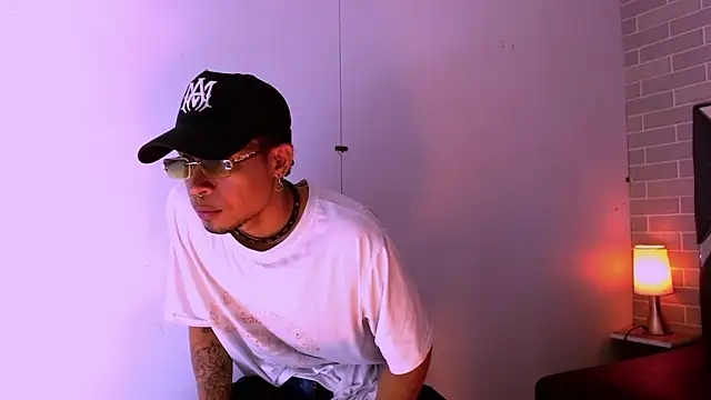 Snapshot of Jayden_Morris chatting on February 26, 7:35 pm Jayden Morris online show from February 26, 7:35 pm