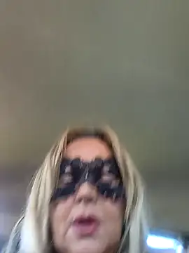 Snapshot of Monellaxx chatting on April 8, 11:21 am Monellaxx online show from April 8, 11:21 am