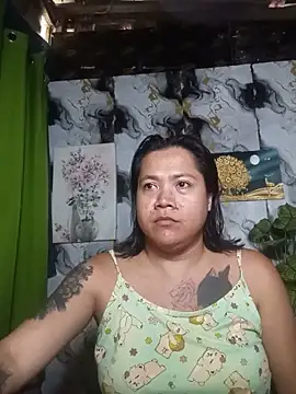 Snapshot of trishacummerts chatting on June 1, 3:52 am trishacummerts online show from June 1, 3:52 am