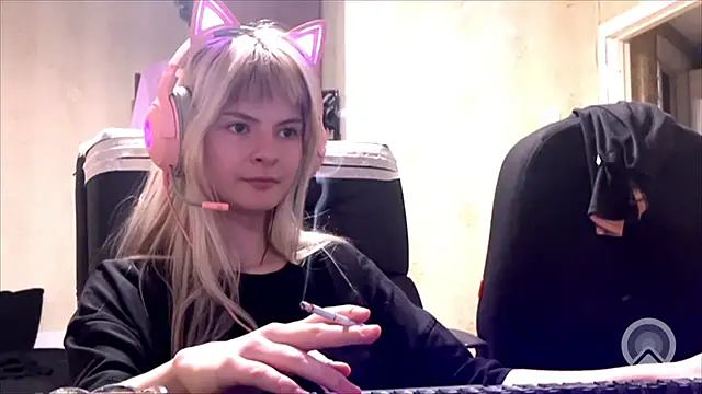 Snapshot of AnnaOlovely chatting on October 18, 5:35 pm AnnaOlovely online show from October 18, 5:35 pm