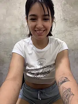 Snapshot of 1evelinewood chatting on March 3, 5:18 pm 1evelinewood online show from March 3, 5:18 pm