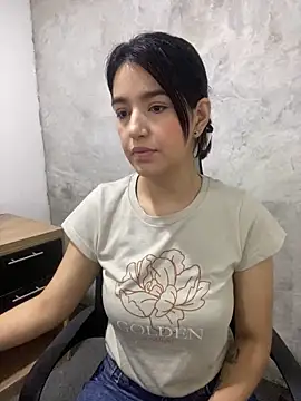 Snapshot of 1evelinewood chatting on March 12, 4:24 pm 1evelinewood online show from March 12, 4:24 pm