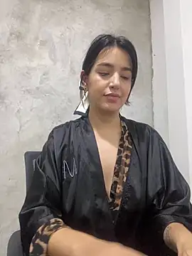 Snapshot of 1evelinewood chatting on March 12, 8:20 pm 1evelinewood online show from March 12, 8:20 pm