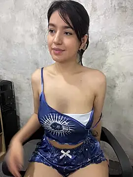 Snapshot of 1evelinewood chatting on March 18, 2:26 pm 1evelinewood online show from March 18, 2:26 pm