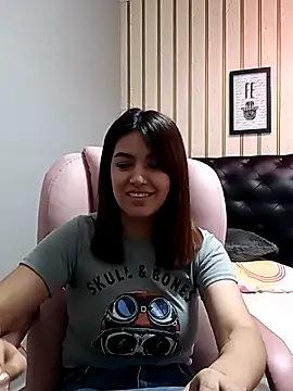 Snapshot of 1evelinewood chatting on February 8, 12:58 am 1evelinewood online show from February 8, 12:58 am