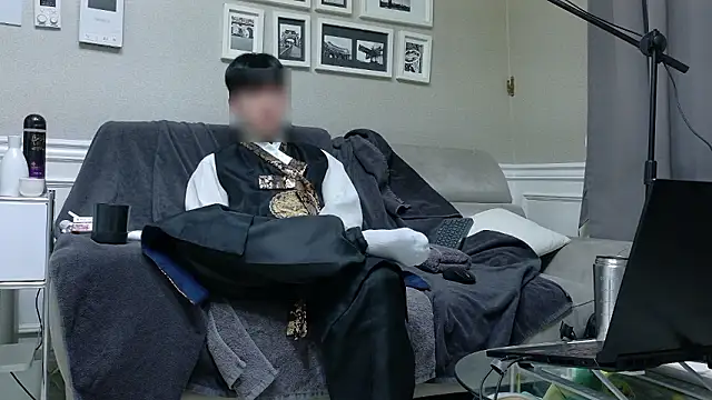 koreanboy2341 online show from February 16, 2:24 pm