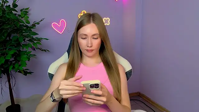 Snapshot of EllyColins chatting on July 10, 3:55 am EllyColins online show from July 10, 3:55 am